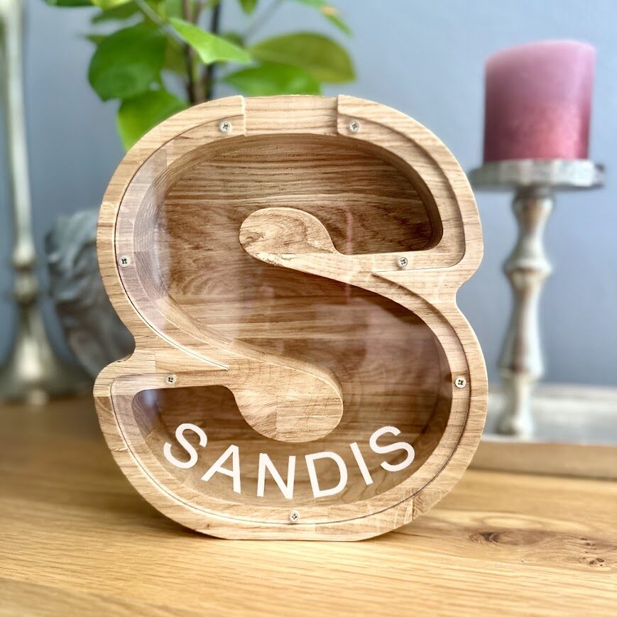 Spardose in Buchstabenform