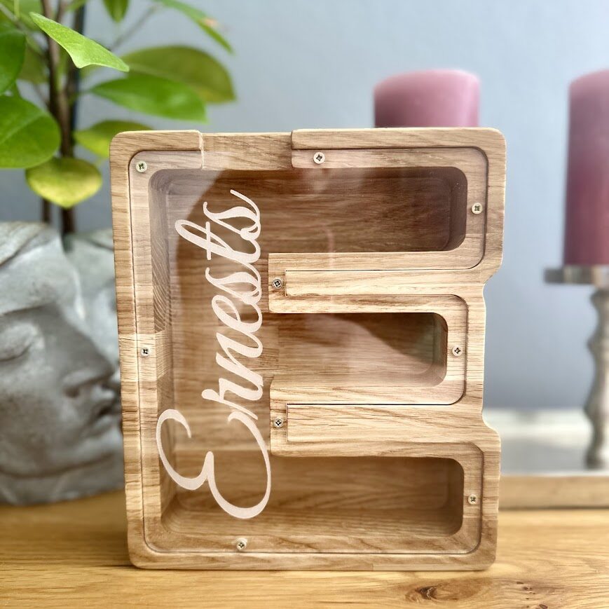 Spardose in Buchstabenform