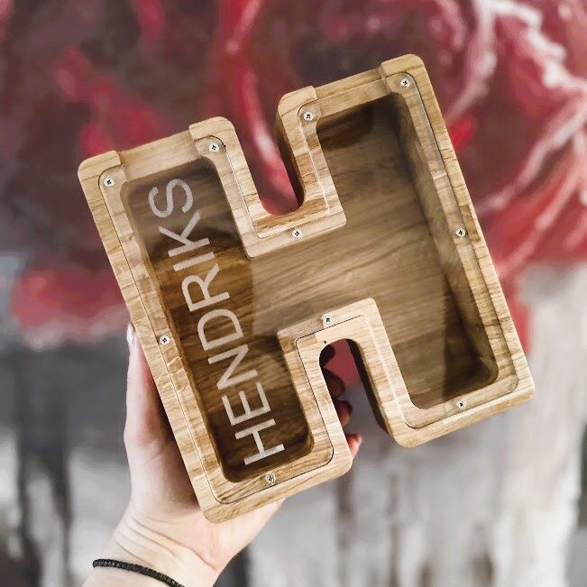 Spardose in Buchstabenform