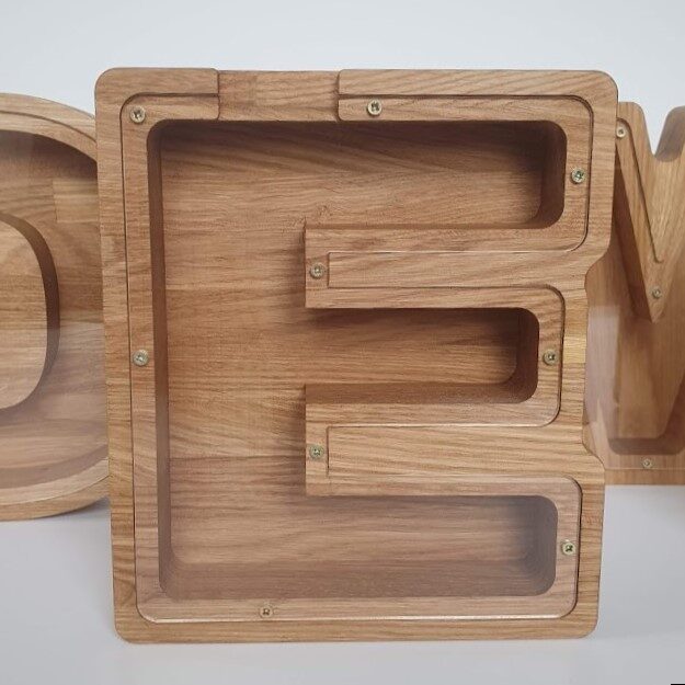 Spardose in Buchstabenform