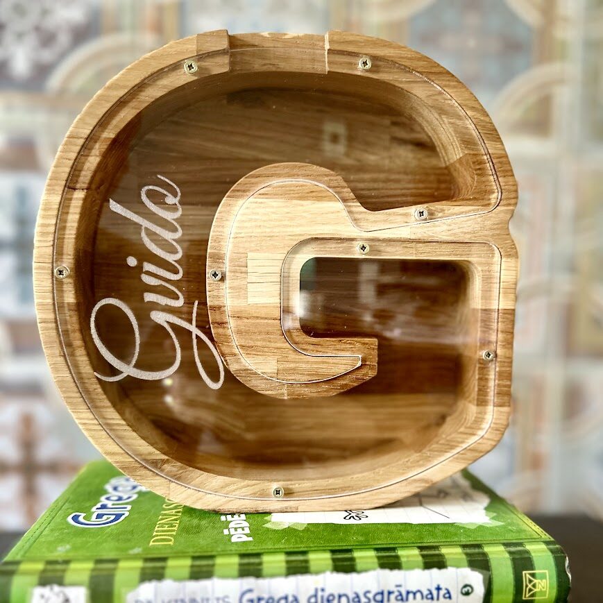 Spardose in Buchstabenform