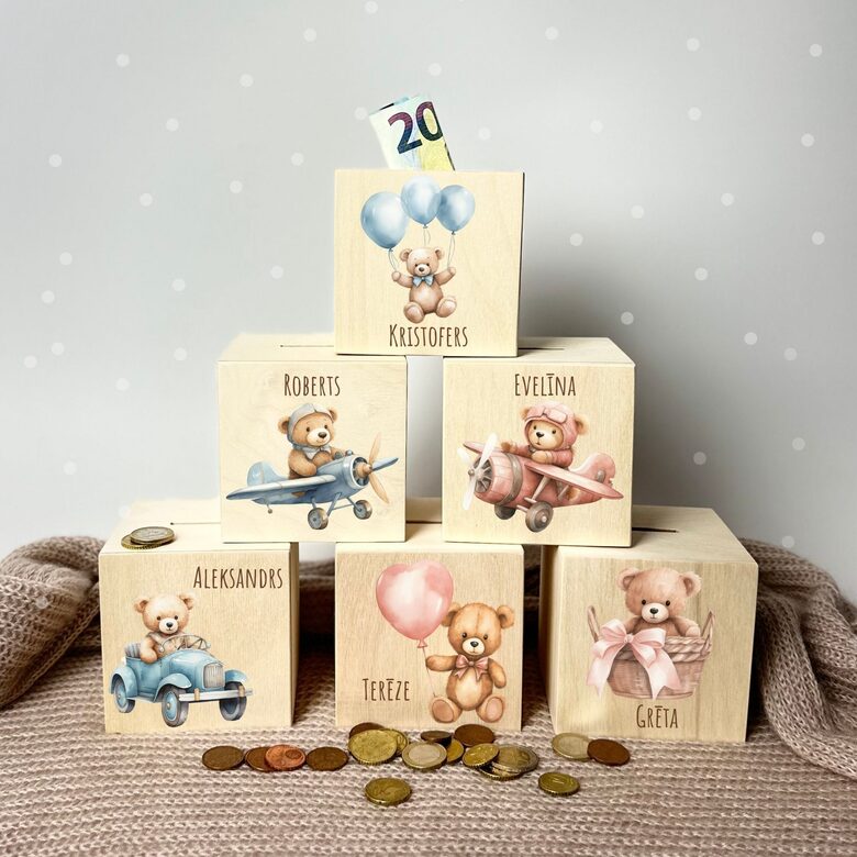 Personalisierte Holzspardose mit niedlichen Bären