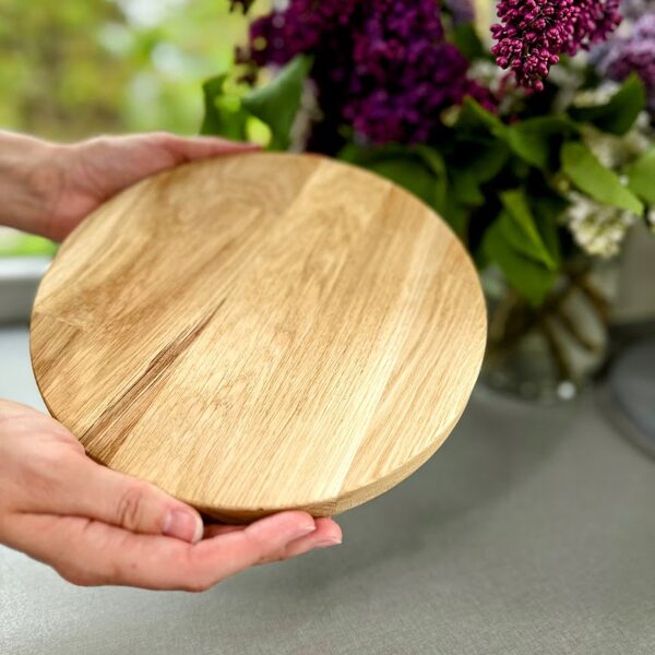 Round oakwood kitchen board, D=22cm