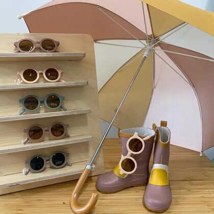 Plywood display stand of sunglasses